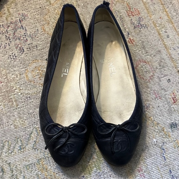 CHANEL Shoes Chanel Quilted Ballet Flats In Navy And Black Size 37